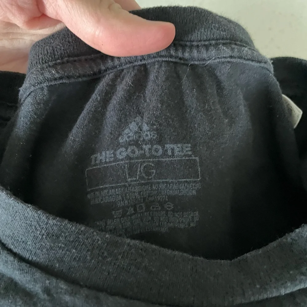 Mens adidas size large black graphic short sleeve t shirt - Picture 2 of 4